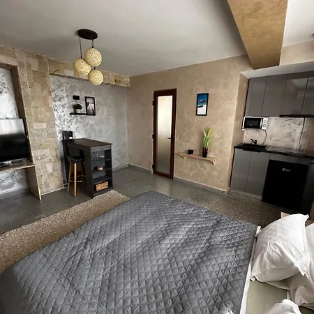 - & 3br Near