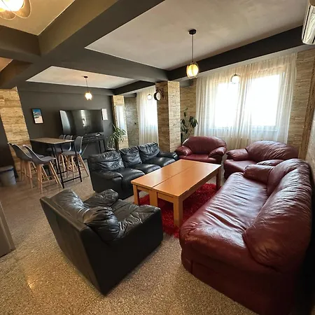 - & 3br Near