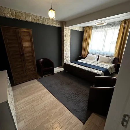 Apartment - & 3br Near