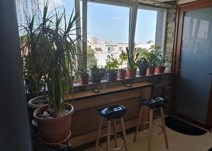 Apartment - & 3br Near