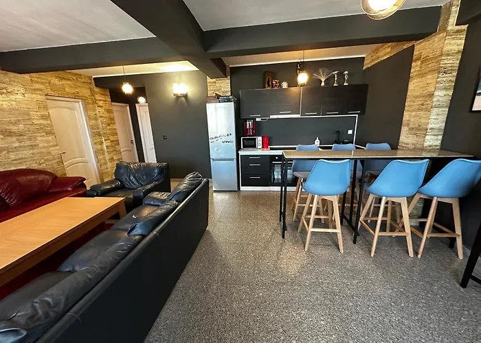 - & 3br Near Apartment *