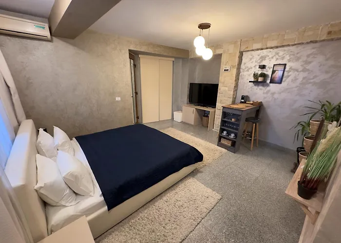 Apartment - & 3br Near Constanta